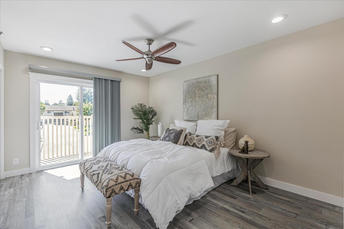 Detail Gallery Image 14 of 34 For 1315 Charmwood Sq, San Jose,  CA 95117 - 2 Beds | 2 Baths