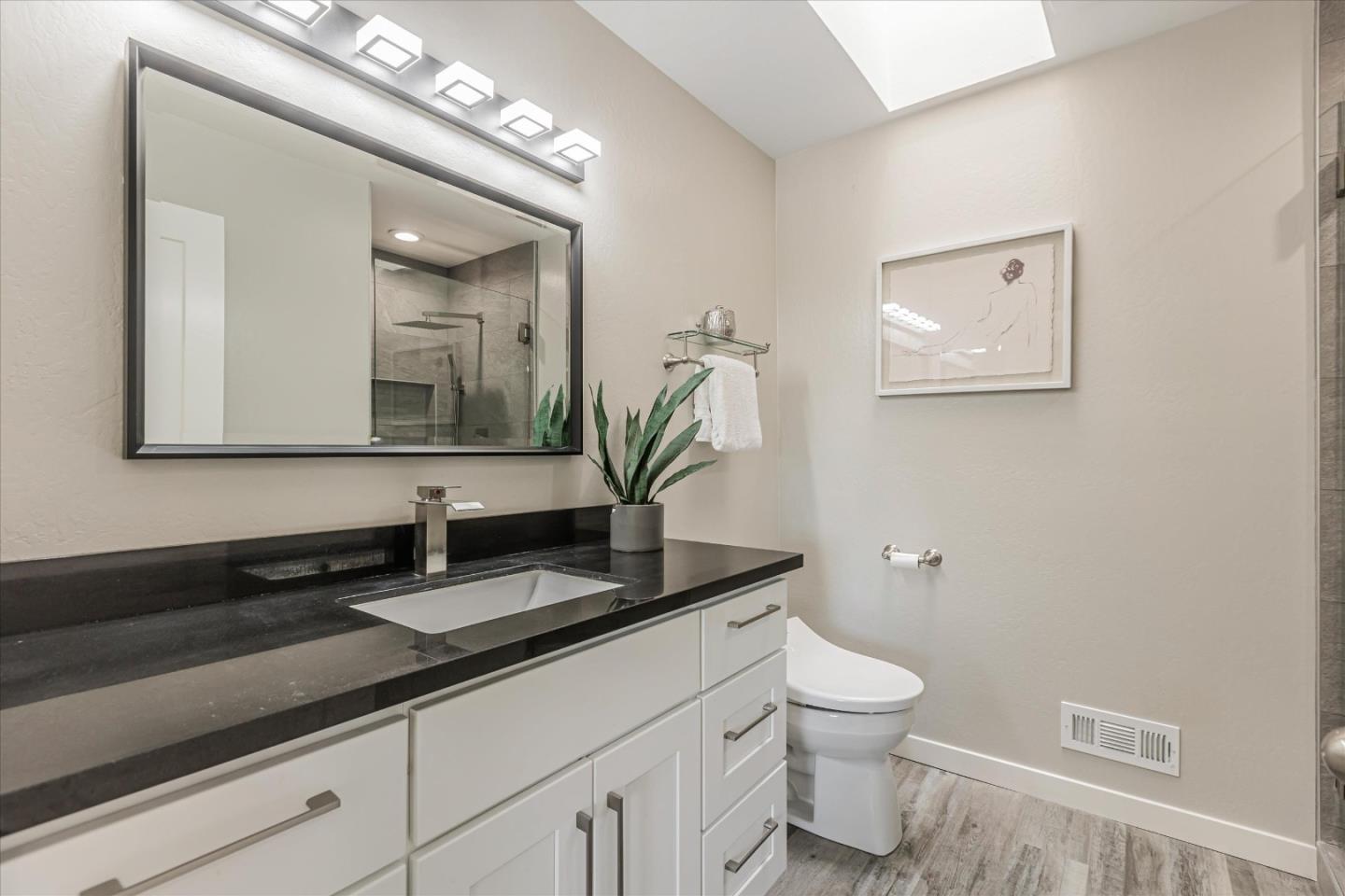 Detail Gallery Image 16 of 34 For 1315 Charmwood Sq, San Jose,  CA 95117 - 2 Beds | 2 Baths