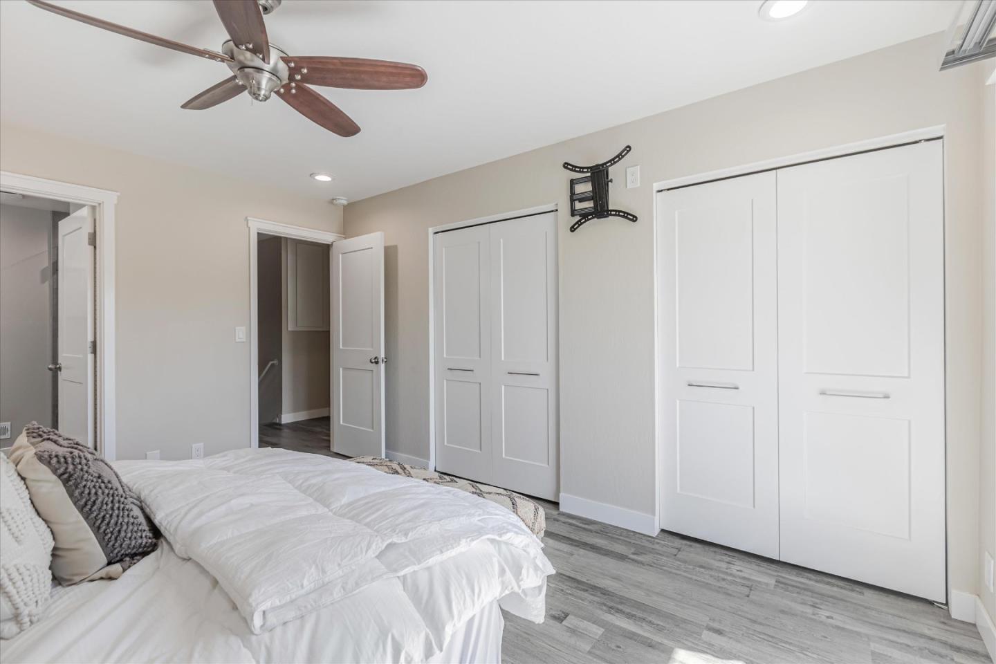 Detail Gallery Image 18 of 34 For 1315 Charmwood Sq, San Jose,  CA 95117 - 2 Beds | 2 Baths