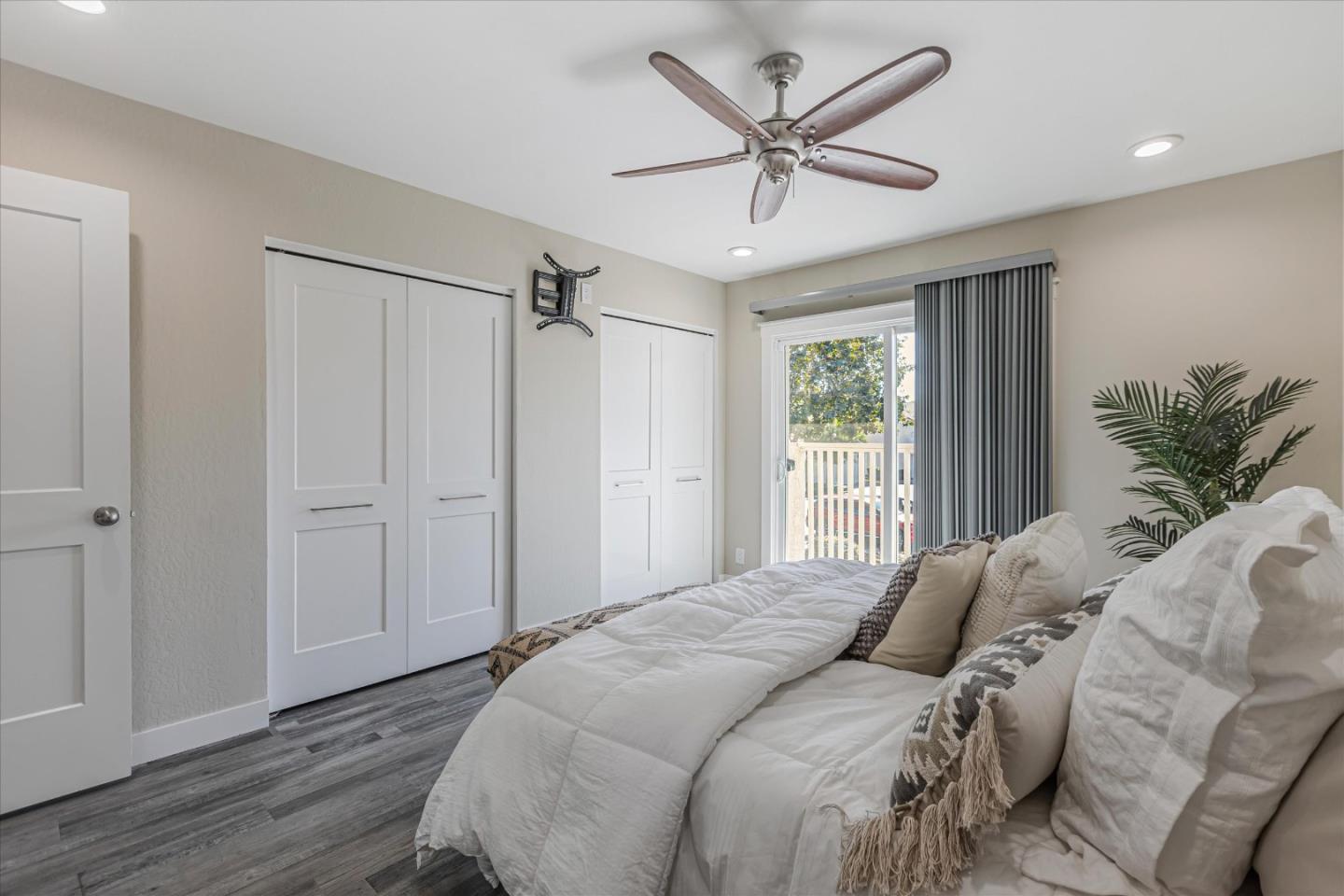 Detail Gallery Image 19 of 34 For 1315 Charmwood Sq, San Jose,  CA 95117 - 2 Beds | 2 Baths