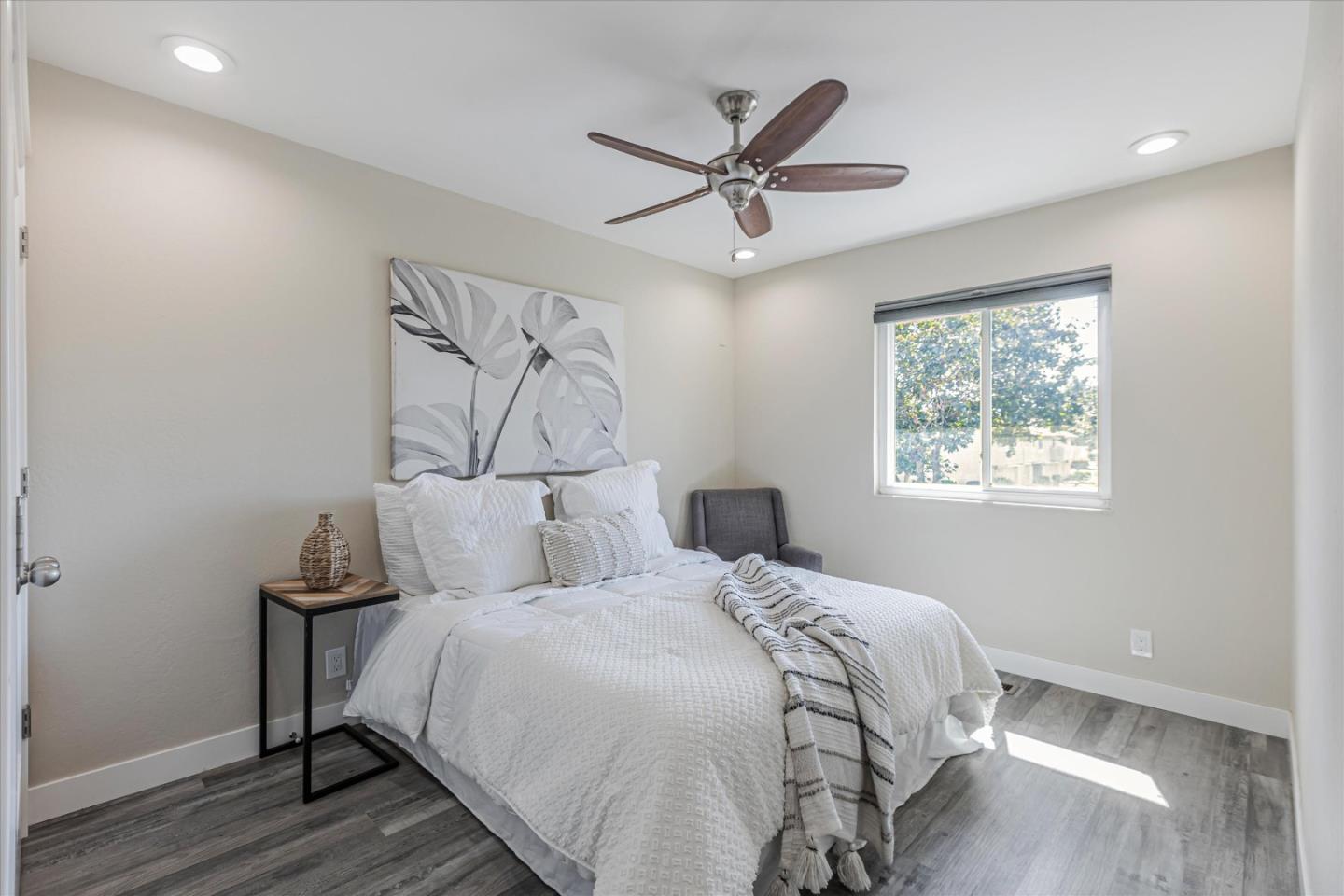 Detail Gallery Image 21 of 34 For 1315 Charmwood Sq, San Jose,  CA 95117 - 2 Beds | 2 Baths