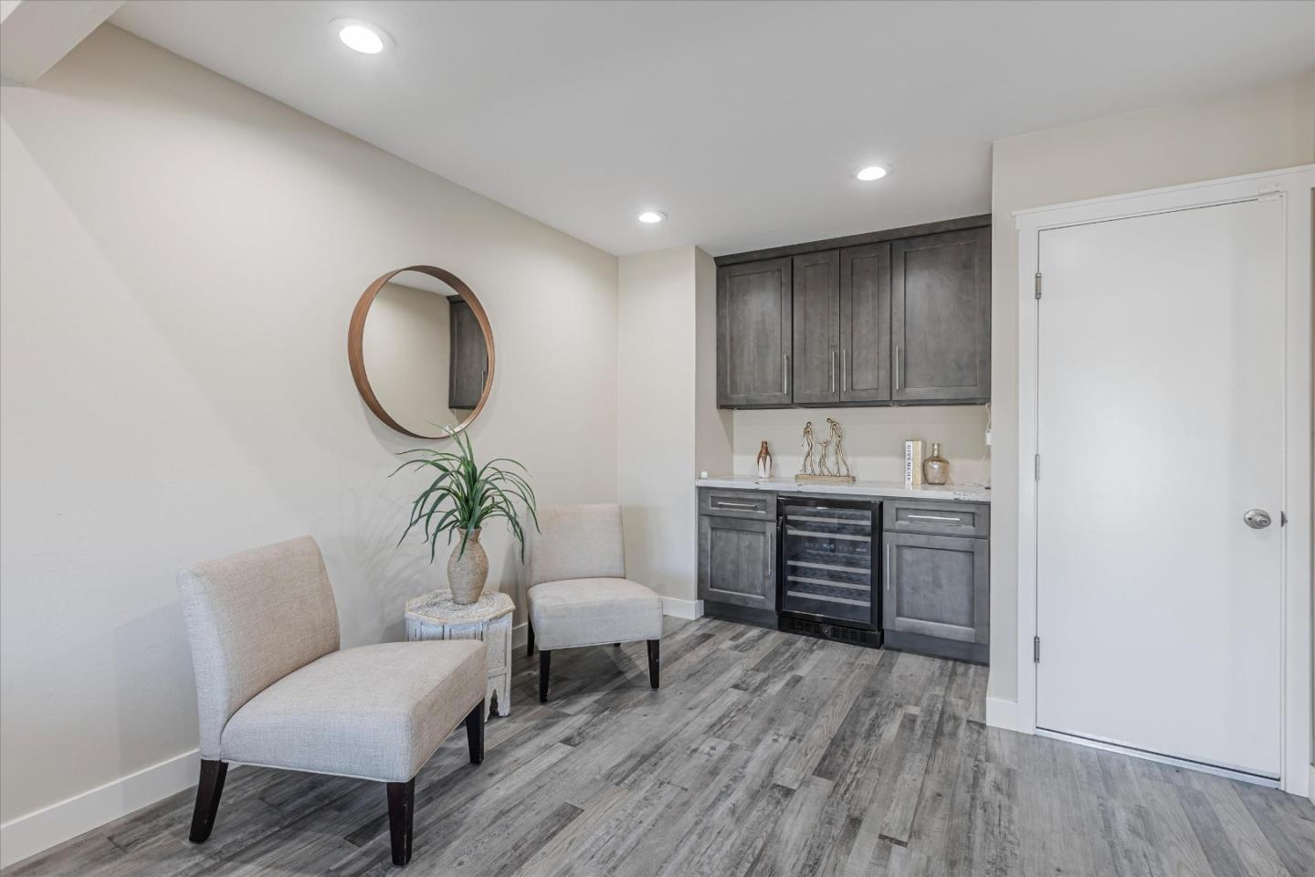 Detail Gallery Image 7 of 34 For 1315 Charmwood Sq, San Jose,  CA 95117 - 2 Beds | 2 Baths