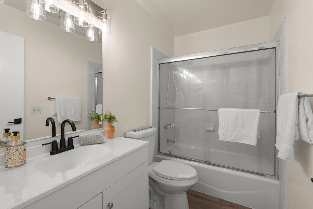 Detail Gallery Image 9 of 10 For 120 Oak Rim Way #17,  Los Gatos,  CA 95032 - 2 Beds | 1/1 Baths