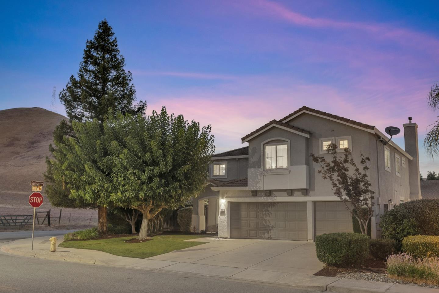 Detail Gallery Image 1 of 63 For 407 Whitney Way, Morgan Hill,  CA 95037 - 5 Beds | 4 Baths