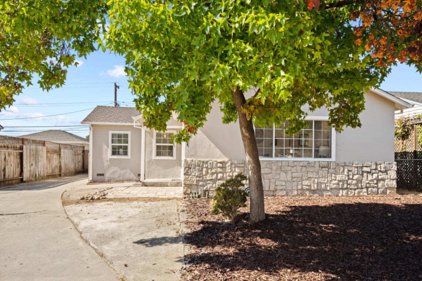 Detail Gallery Image 3 of 29 For 611 Novak Dr, San Jose,  CA 95127 - 2 Beds | 2 Baths