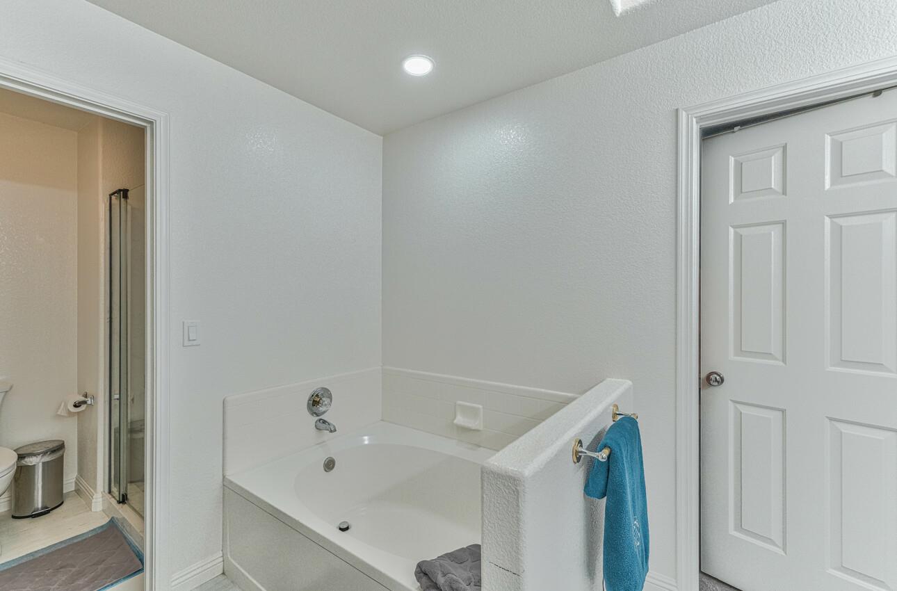 Detail Gallery Image 28 of 39 For 1864 Declaration St, Salinas,  CA 93906 - 5 Beds | 3 Baths