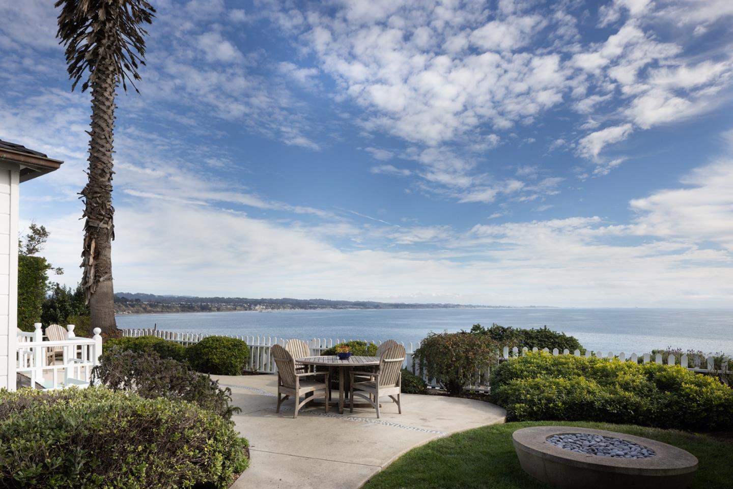 Detail Gallery Image 3 of 52 For 106 Livermore Ave, Capitola,  CA 95010 - 4 Beds | 4 Baths