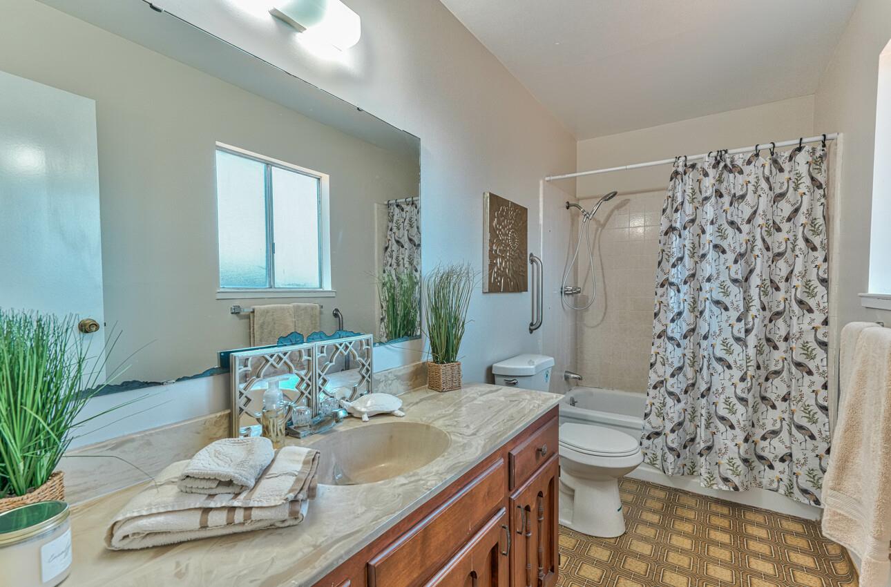 Detail Gallery Image 22 of 37 For 16207 Apricot Ln, Royal Oaks,  CA 95076 - 3 Beds | 2 Baths