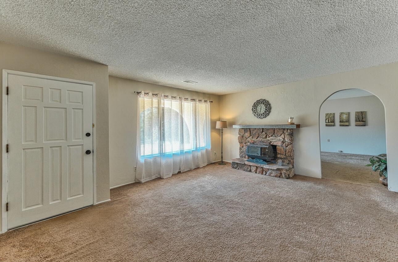 Detail Gallery Image 5 of 37 For 16207 Apricot Ln, Royal Oaks,  CA 95076 - 3 Beds | 2 Baths