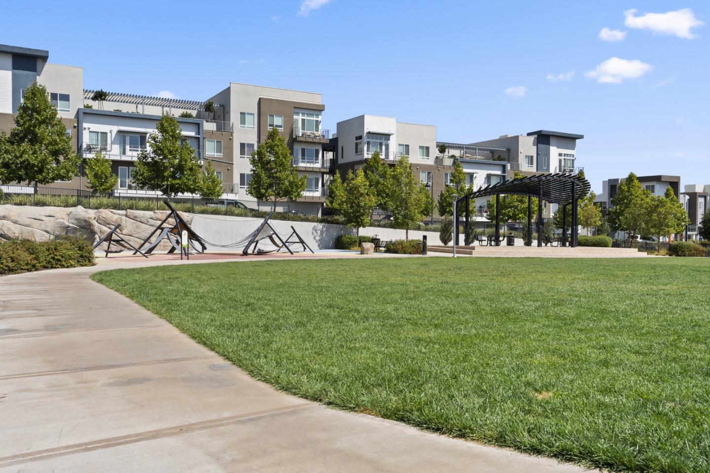 Detail Gallery Image 32 of 40 For 2984 Jayhawkers Pl #4,  San Jose,  CA 95136 - 3 Beds | 2 Baths