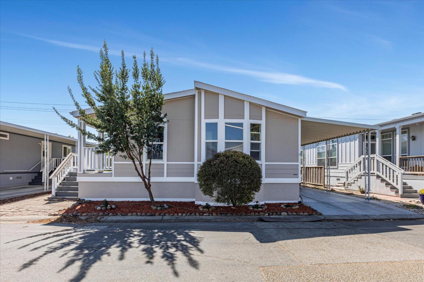 Detail Gallery Image 1 of 17 For 1225 Vienna Dr #43,  Sunnyvale,  CA 94089 - 3 Beds | 2 Baths