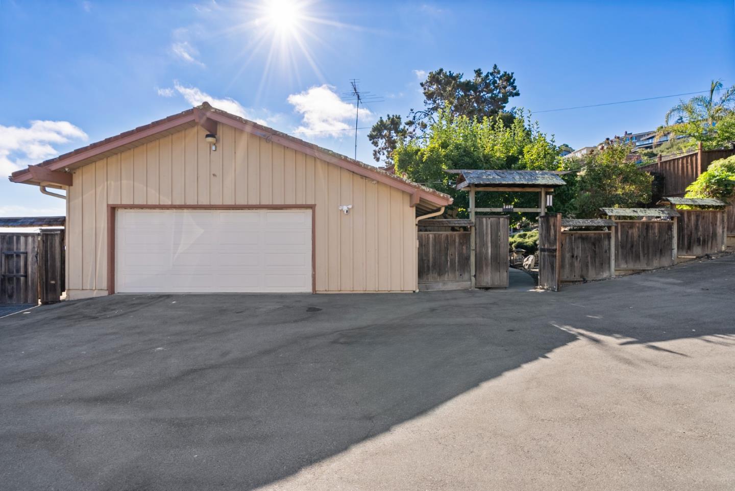 Detail Gallery Image 37 of 47 For 1409 Arden Ln., Belmont,  CA 94002 - 3 Beds | 2 Baths