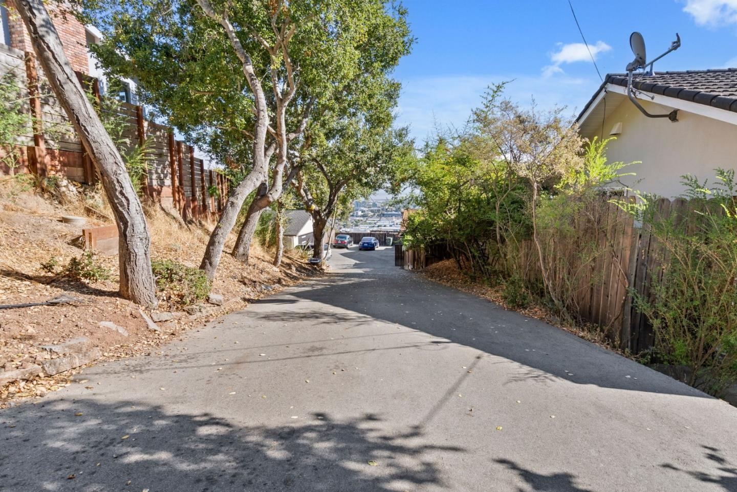 Detail Gallery Image 38 of 47 For 1409 Arden Ln., Belmont,  CA 94002 - 3 Beds | 2 Baths