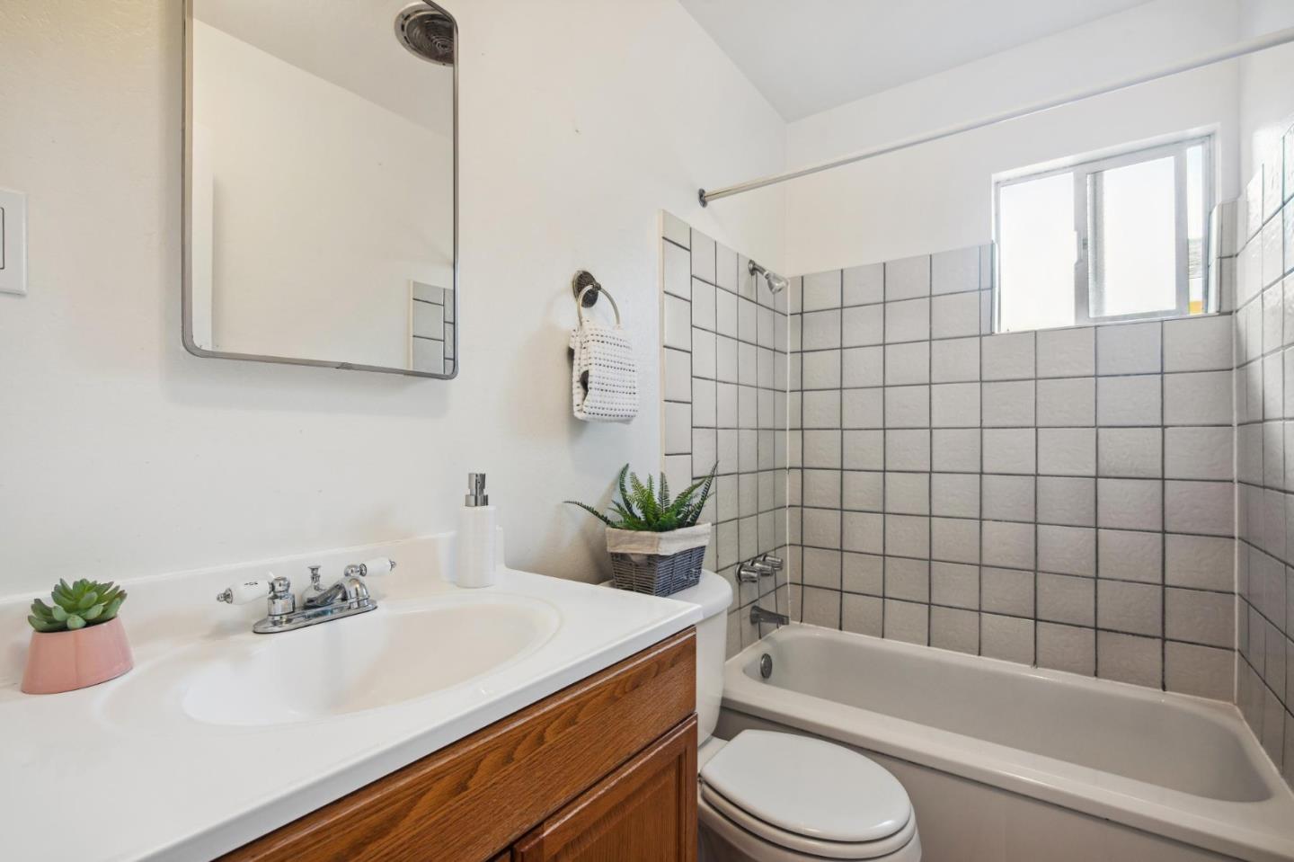 Detail Gallery Image 28 of 38 For 238 Solano Ave, El Granada,  CA 94018 - 3 Beds | 2 Baths