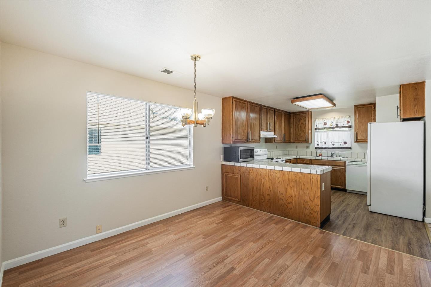 Detail Gallery Image 8 of 19 For 1659 Thrush Ave, San Leandro,  CA 94578 - 3 Beds | 2/1 Baths