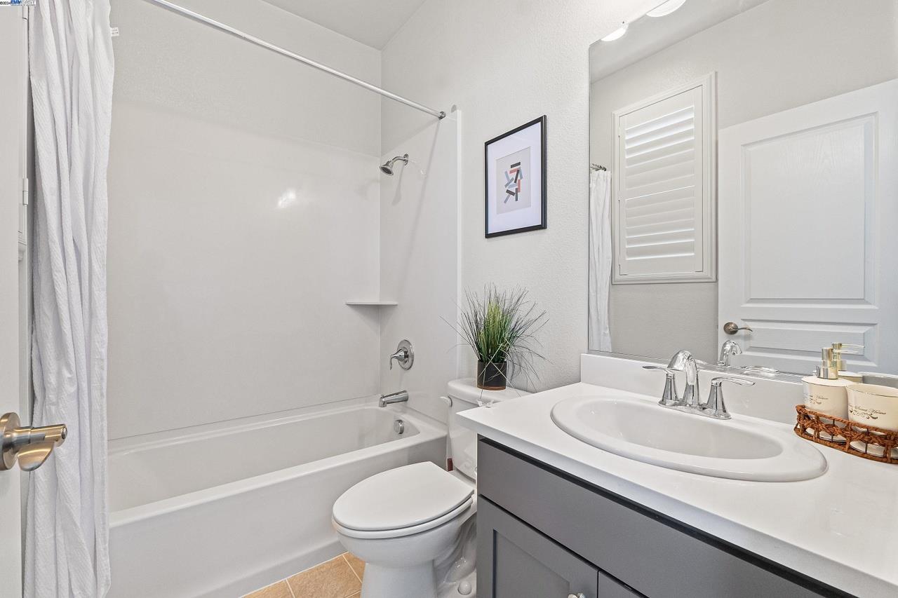 Detail Gallery Image 18 of 41 For 102 Jetty Dr, Richmond,  CA 94804 - 3 Beds | 3/1 Baths