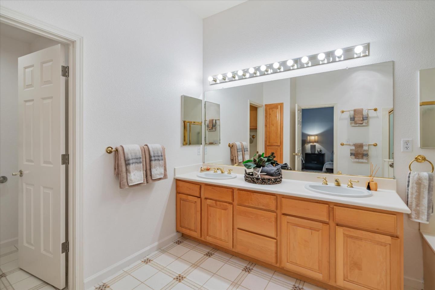 Detail Gallery Image 30 of 55 For 8740 Mccarty Ranch Dr, San Jose,  CA 95135 - 2 Beds | 2/1 Baths