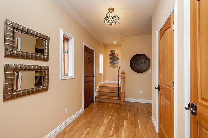 Detail Gallery Image 5 of 23 For 2 San Diego Ct, Brisbane,  CA 94005 - 4 Beds | 3/1 Baths