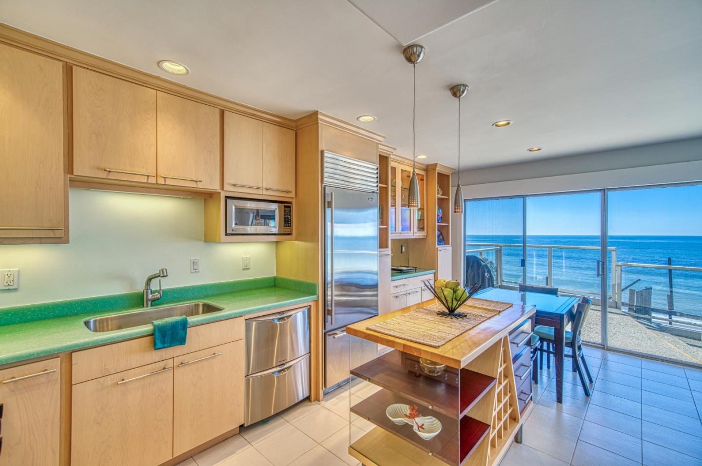 Detail Gallery Image 13 of 47 For 230 Rio Del Mar Blvd #F,  Aptos,  CA 95003 - 2 Beds | 2 Baths