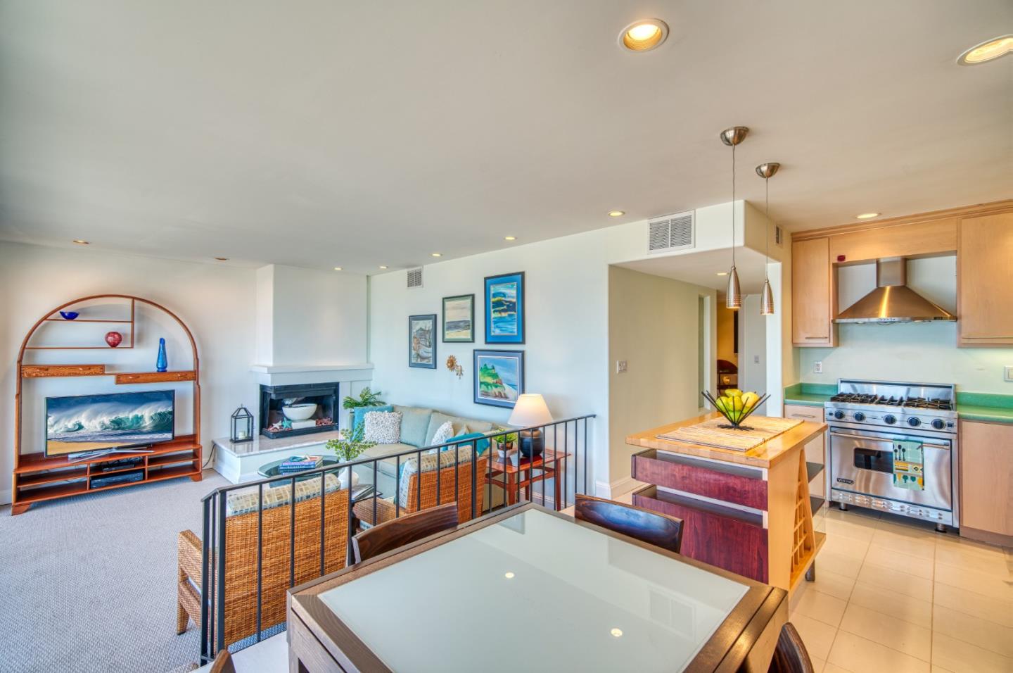 Detail Gallery Image 14 of 47 For 230 Rio Del Mar Blvd #F,  Aptos,  CA 95003 - 2 Beds | 2 Baths