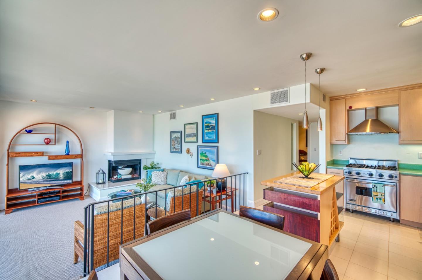 Detail Gallery Image 16 of 47 For 230 Rio Del Mar Blvd #F,  Aptos,  CA 95003 - 2 Beds | 2 Baths