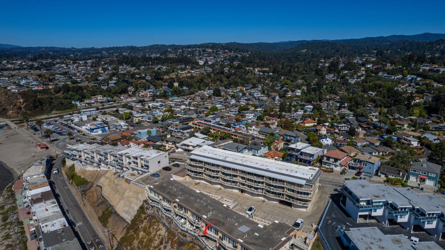 Detail Gallery Image 33 of 47 For 230 Rio Del Mar Blvd #F,  Aptos,  CA 95003 - 2 Beds | 2 Baths