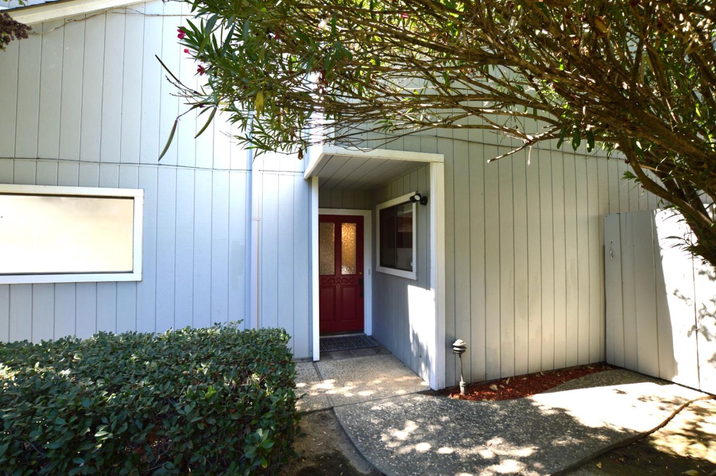 Detail Gallery Image 1 of 22 For 1965 Deercross Ln, San Jose,  CA 95124 - 3 Beds | 2/1 Baths