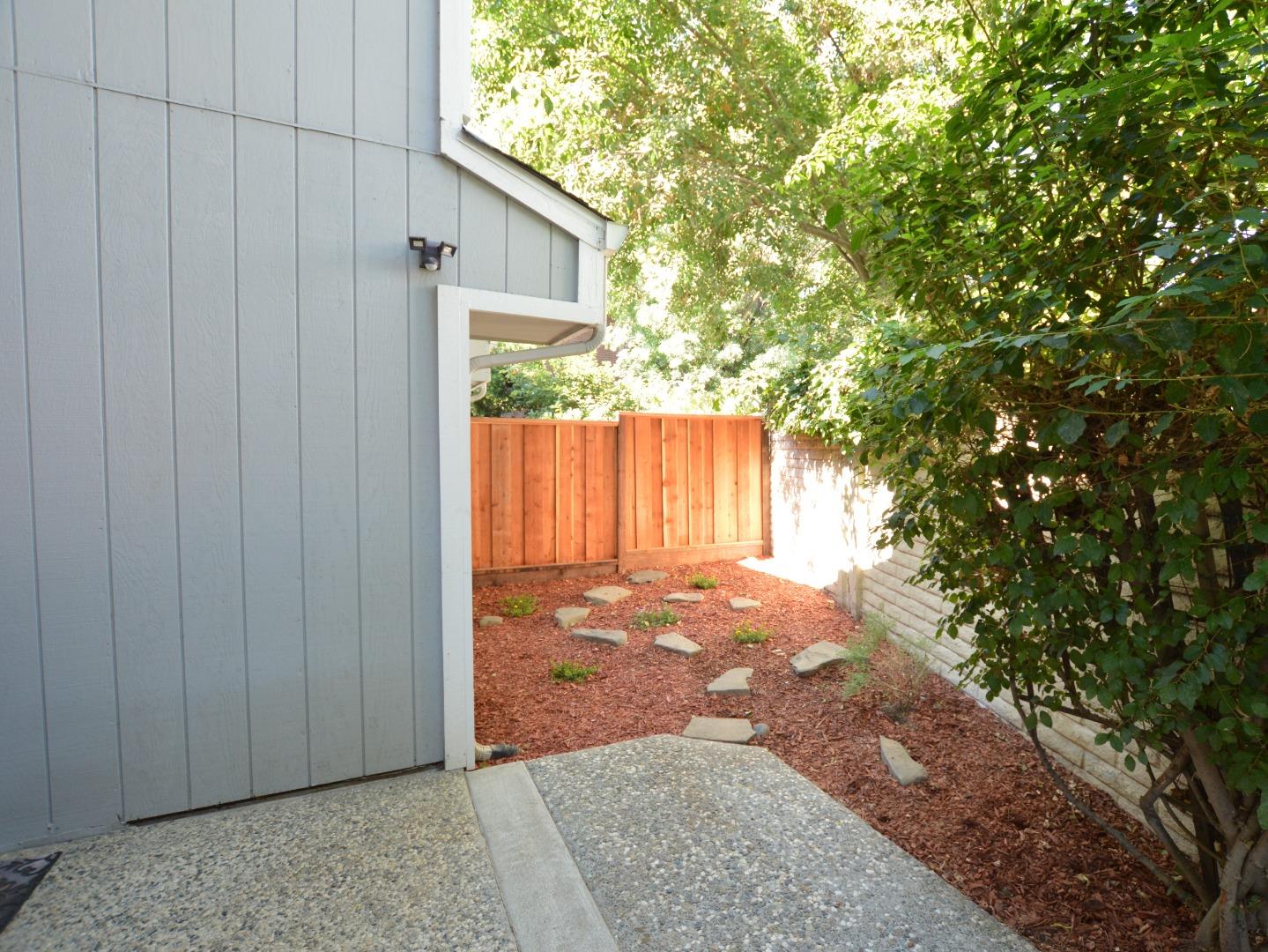 Detail Gallery Image 19 of 22 For 1965 Deercross Ln, San Jose,  CA 95124 - 3 Beds | 2/1 Baths