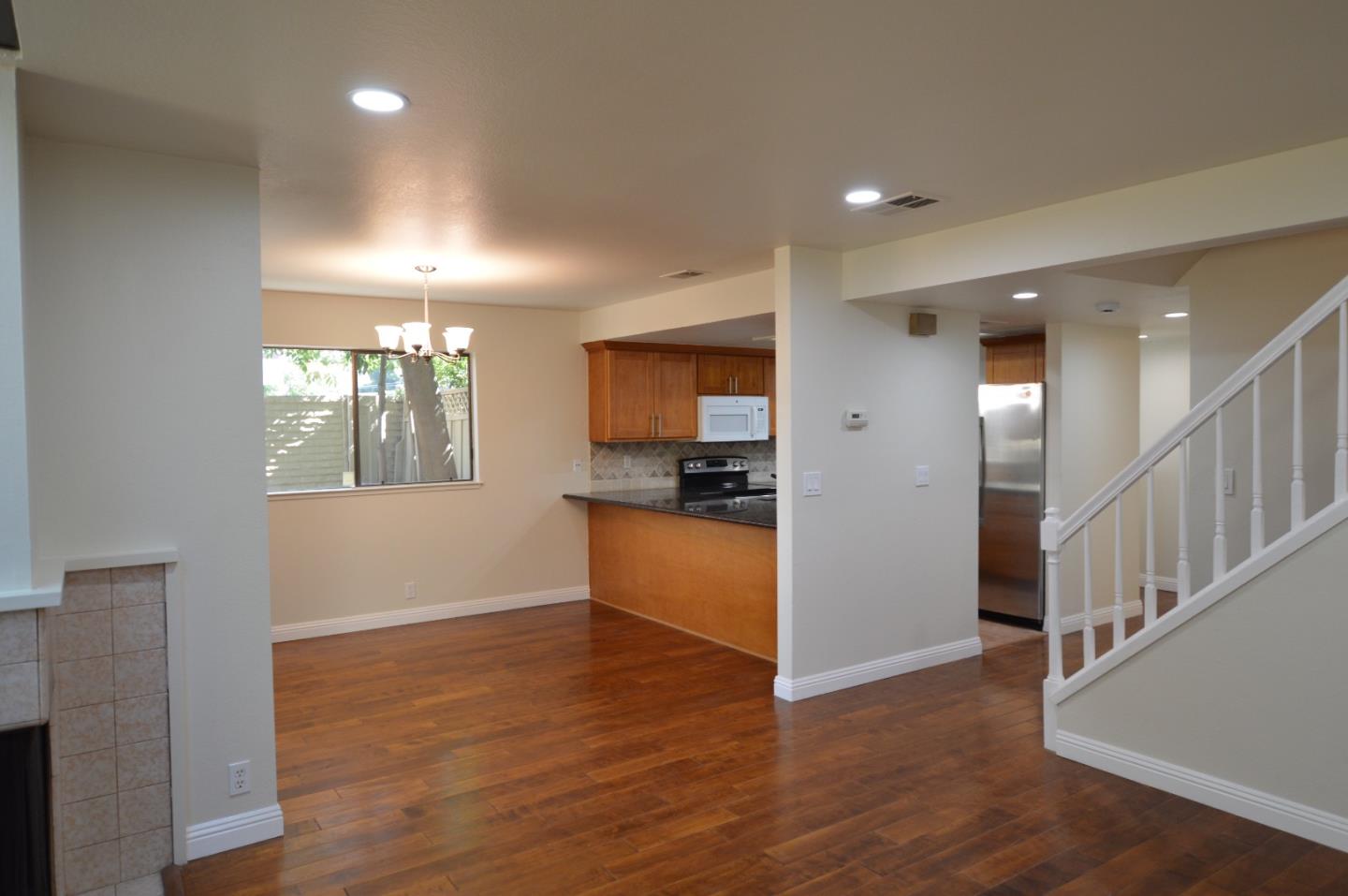 Detail Gallery Image 5 of 22 For 1965 Deercross Ln, San Jose,  CA 95124 - 3 Beds | 2/1 Baths