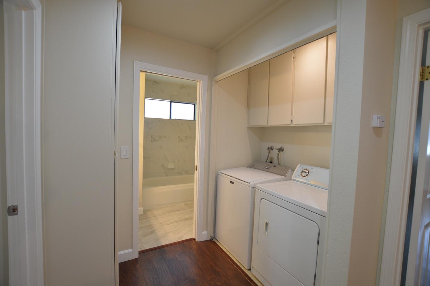 Detail Gallery Image 9 of 22 For 1965 Deercross Ln, San Jose,  CA 95124 - 3 Beds | 2/1 Baths