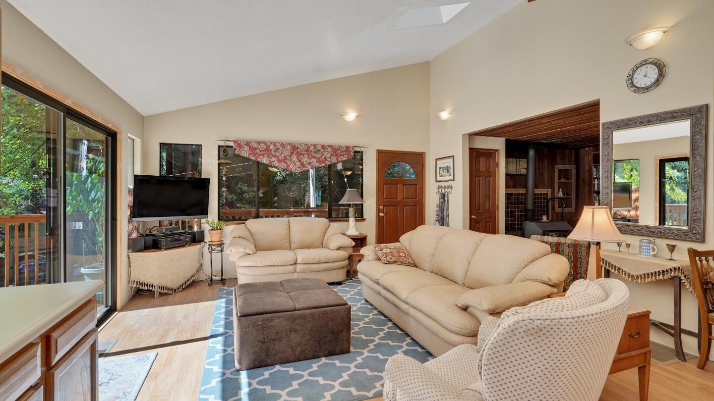 Detail Gallery Image 2 of 61 For 526 Lower Locksley Rd, Boulder Creek,  CA 95006 - 3 Beds | 2 Baths