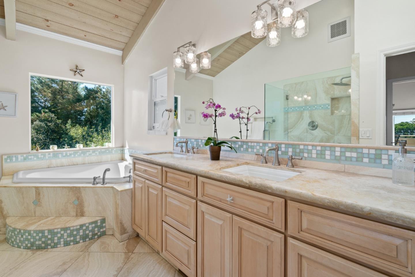 Detail Gallery Image 35 of 56 For 181 Thunderbird Dr, Aptos,  CA 95003 - 3 Beds | 2 Baths