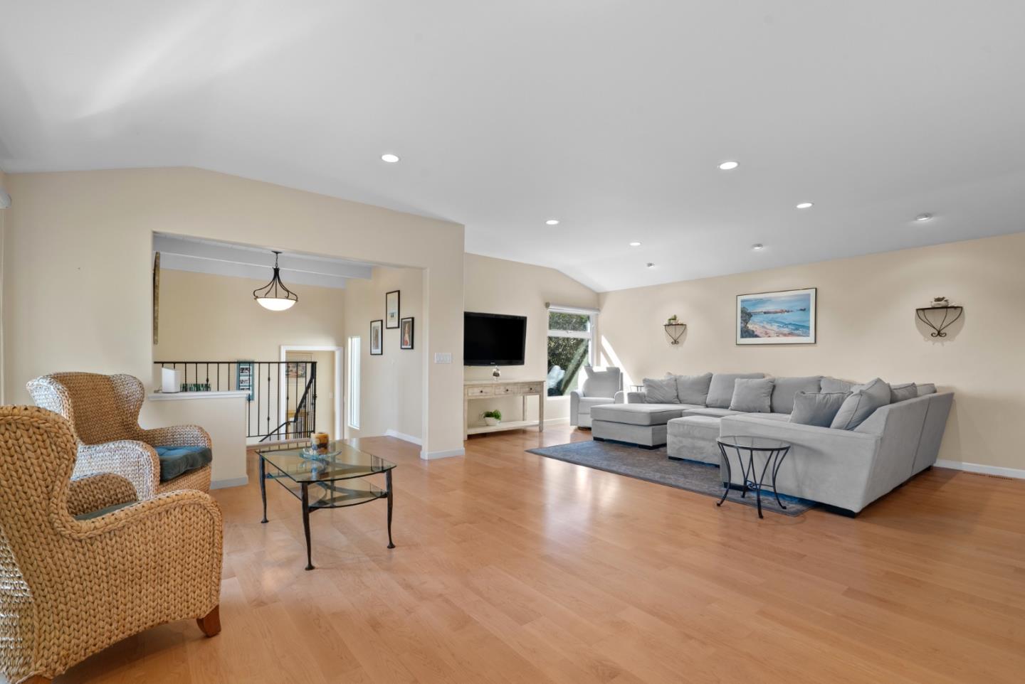 Detail Gallery Image 8 of 56 For 181 Thunderbird Dr, Aptos,  CA 95003 - 3 Beds | 2 Baths