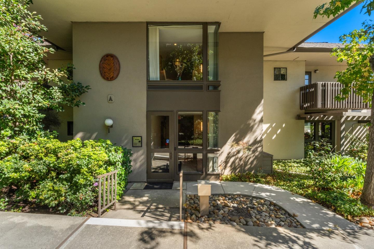 Detail Gallery Image 2 of 42 For 2140 Santa Cruz Ave #A303,  Menlo Park,  CA 94025 - 1 Beds | 1 Baths