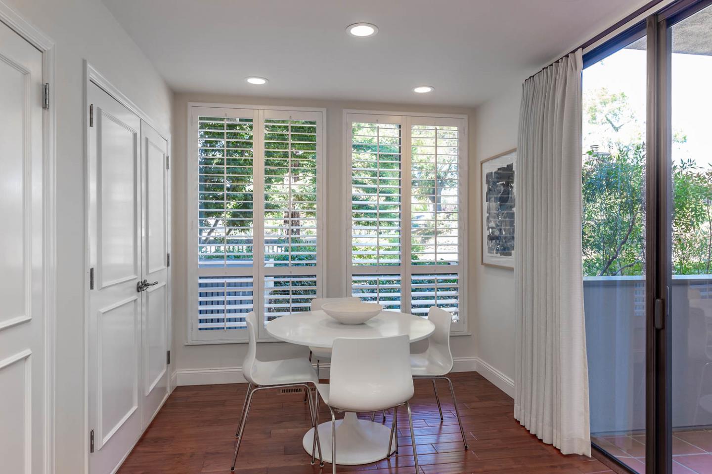 Detail Gallery Image 14 of 39 For 14 Mansion Ct #714,  Menlo Park,  CA 94025 - 3 Beds | 3/1 Baths