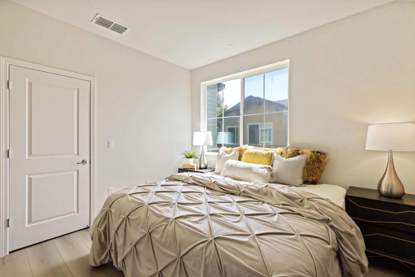 Detail Gallery Image 24 of 41 For 6122 Golden Vista Dr, San Jose,  CA 95123 - 3 Beds | 3/1 Baths