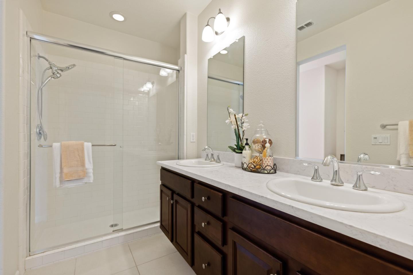 Detail Gallery Image 25 of 41 For 6122 Golden Vista Dr, San Jose,  CA 95123 - 3 Beds | 3/1 Baths