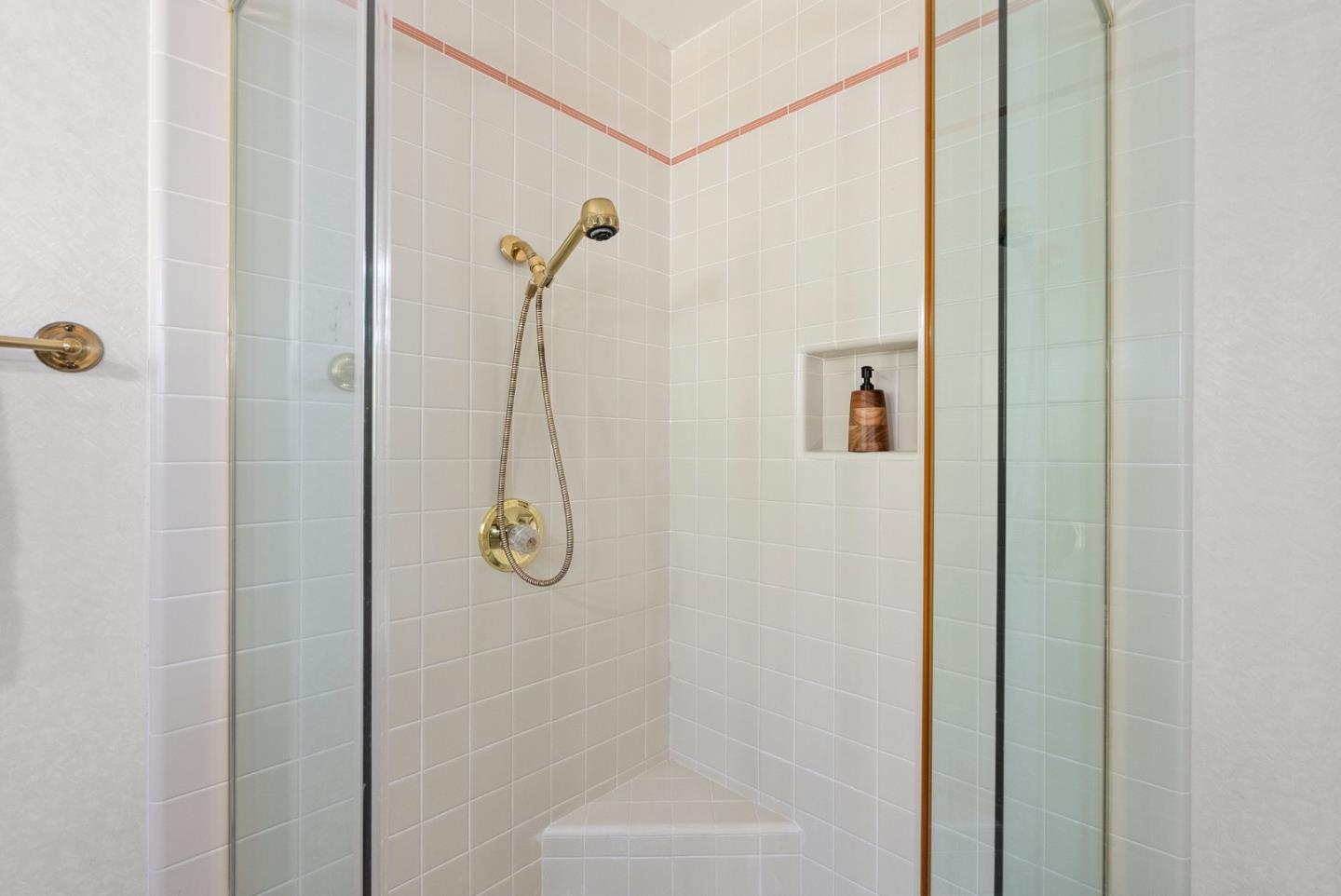 Detail Gallery Image 26 of 48 For 3818 E Lake Way, Redwood City,  CA 94062 - 3 Beds | 2/1 Baths