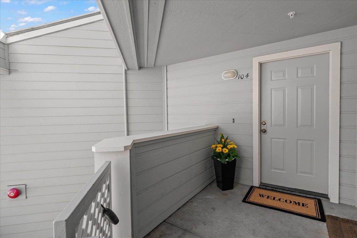 Detail Gallery Image 1 of 26 For 2621 Willowbrook Ln #104,  Aptos,  CA 95003 - 3 Beds | 2 Baths