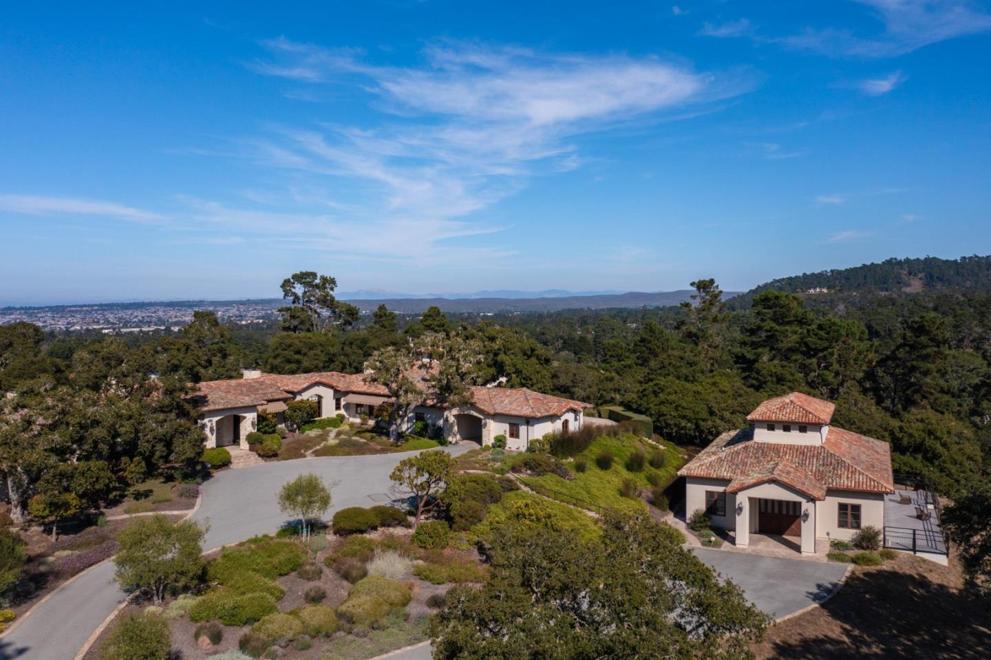 Detail Gallery Image 10 of 48 For 575 Aguajito Rd, Carmel,  CA 93923 - 7 Beds | 5/2 Baths