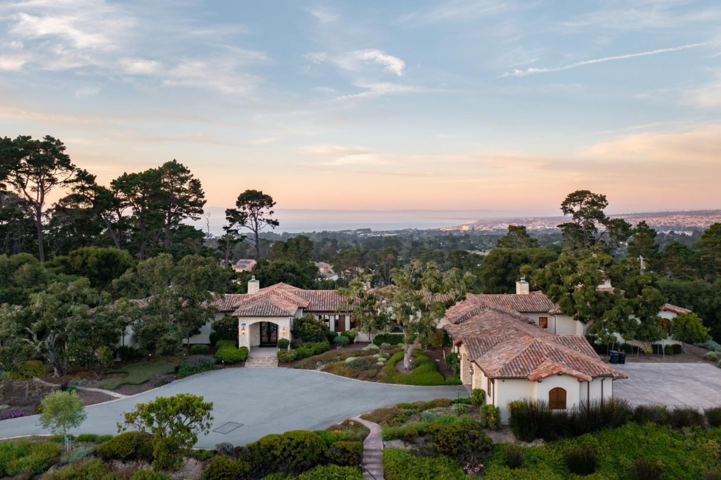 Detail Gallery Image 4 of 48 For 575 Aguajito Rd, Carmel,  CA 93923 - 7 Beds | 5/2 Baths