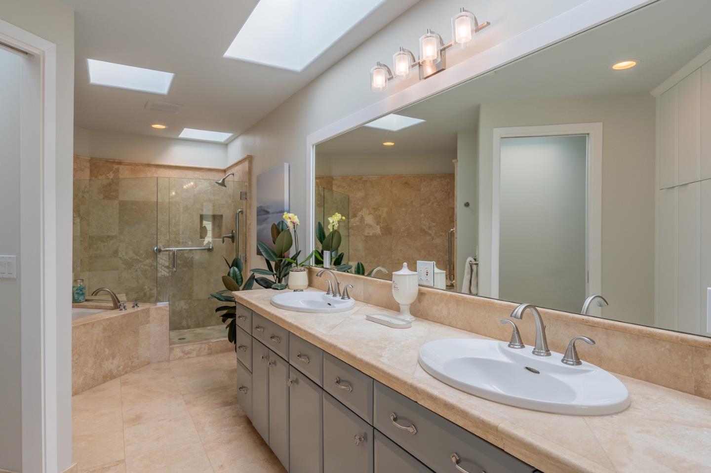 Detail Gallery Image 21 of 34 For 24916 Lincoln St, Carmel,  CA 93923 - 3 Beds | 2/1 Baths