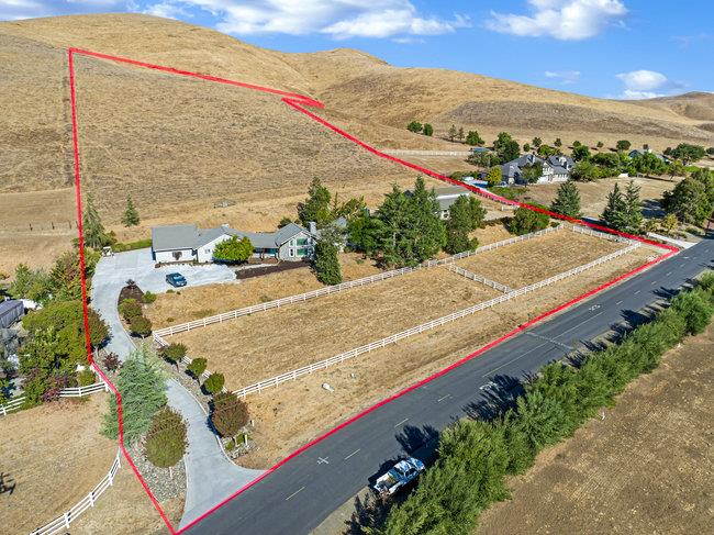 Detail Gallery Image 80 of 91 For 5955 Diablo Hills Rd, Tres Pinos,  CA 95075 - 3 Beds | 2/1 Baths