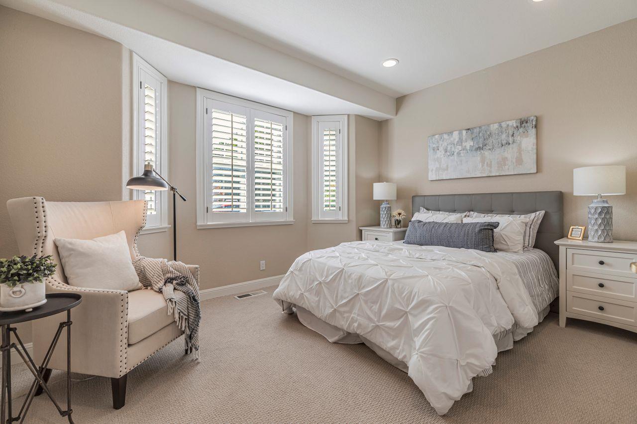 Detail Gallery Image 11 of 37 For 1131 Payne Dr, Los Altos,  CA 94024 - 4 Beds | 3/1 Baths