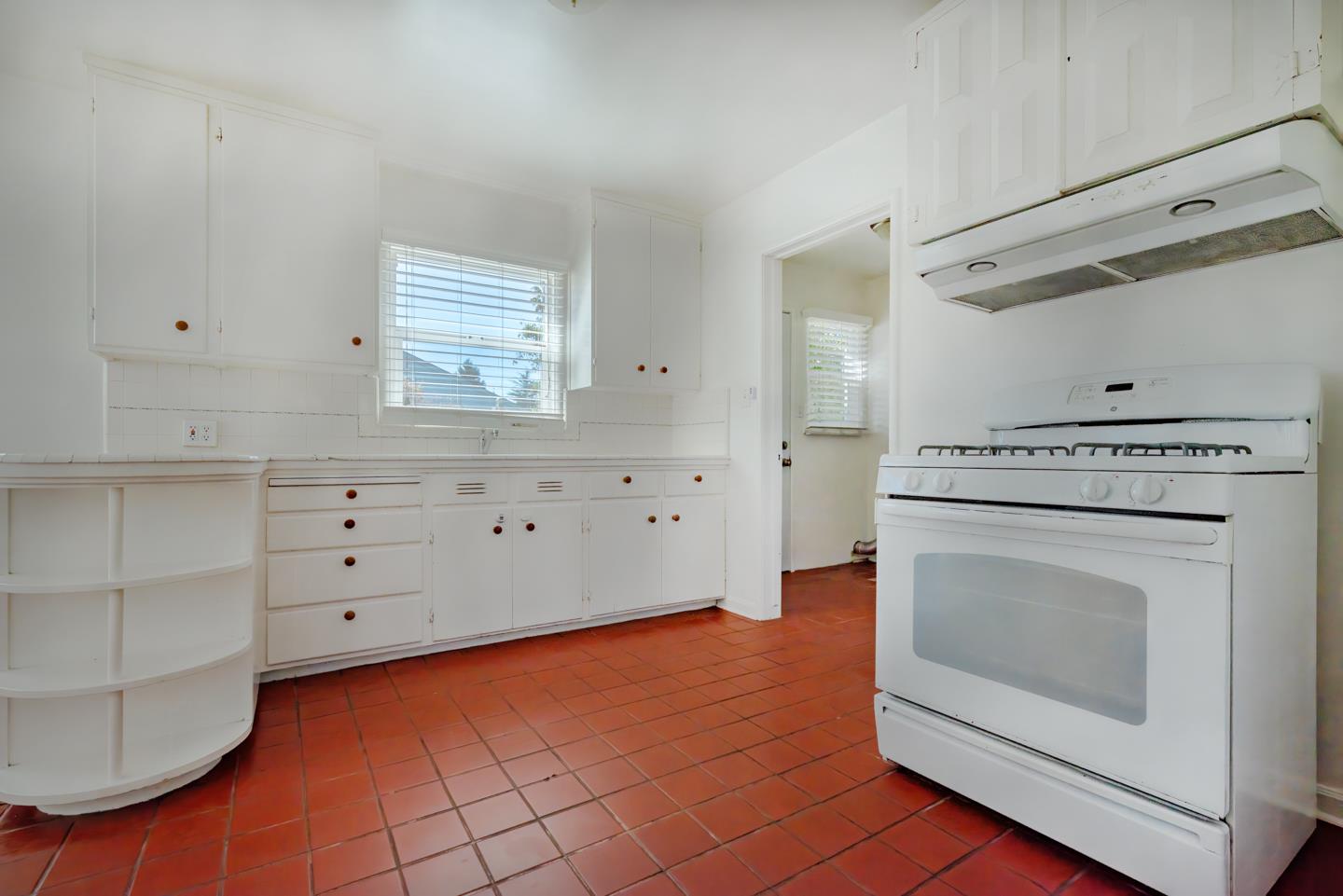 Detail Gallery Image 11 of 70 For 1557-1561 30th Ave, Santa Cruz,  CA 95062 - 2 Beds | 1 Baths