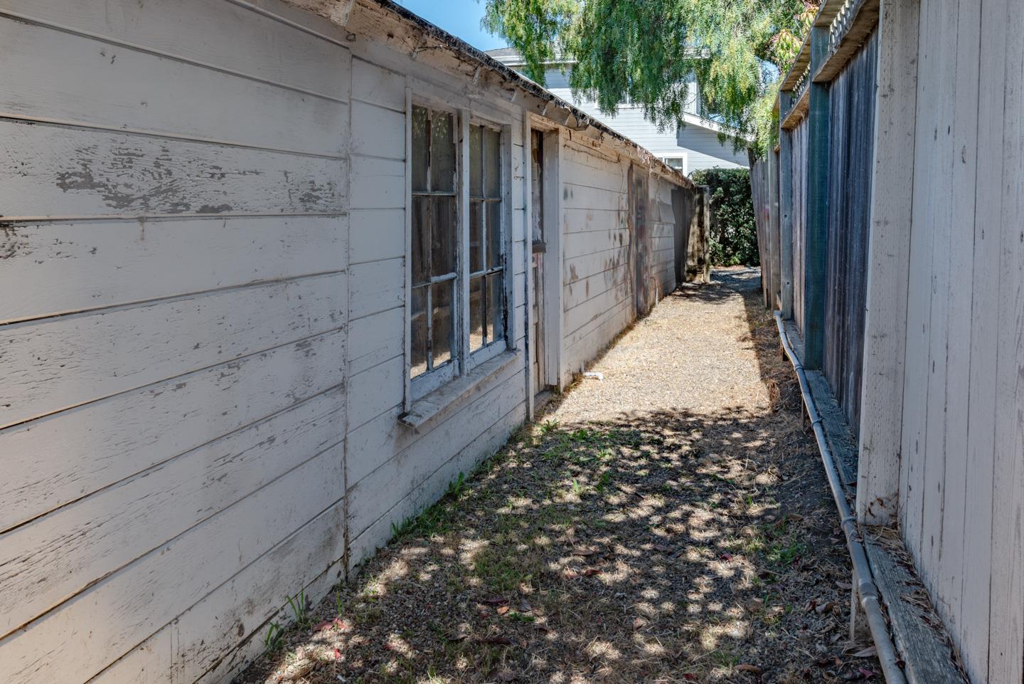 Detail Gallery Image 50 of 70 For 1557-1561 30th Ave, Santa Cruz,  CA 95062 - 2 Beds | 1 Baths