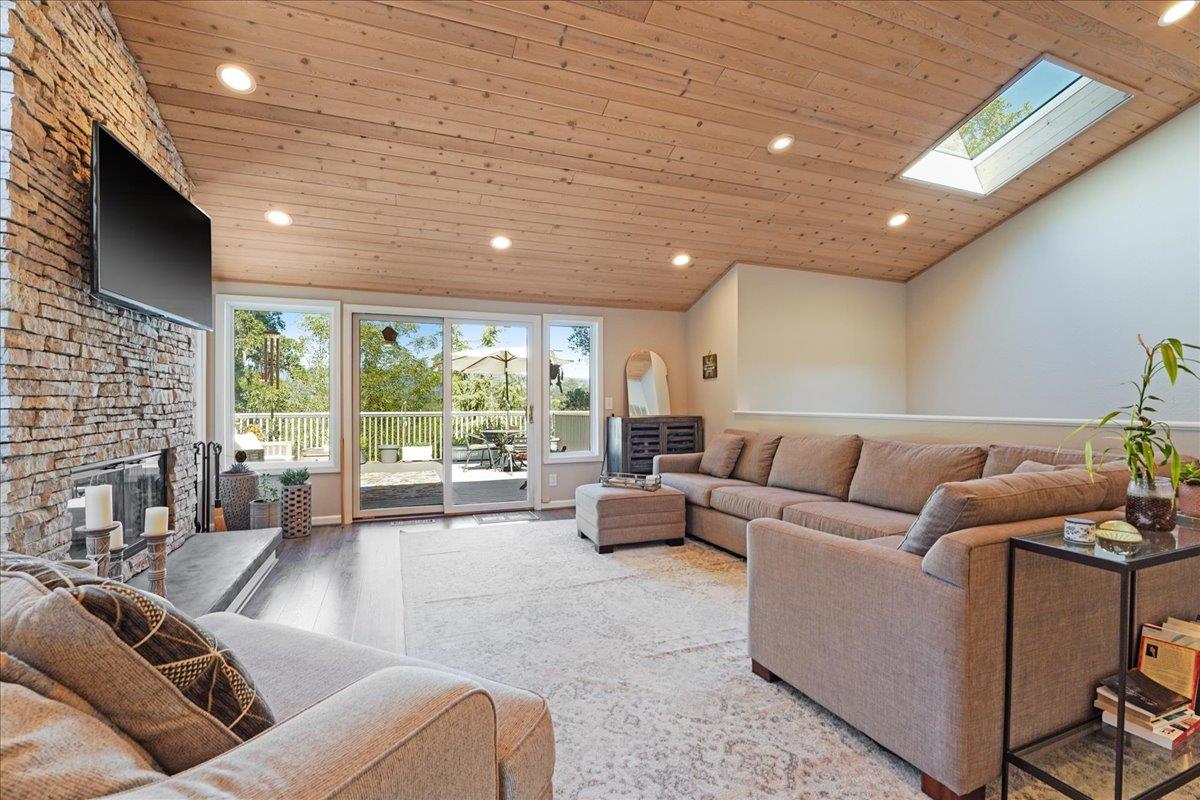 Detail Gallery Image 10 of 40 For 456 Loma Prieta Dr, Aptos,  CA 95003 - 3 Beds | 2 Baths