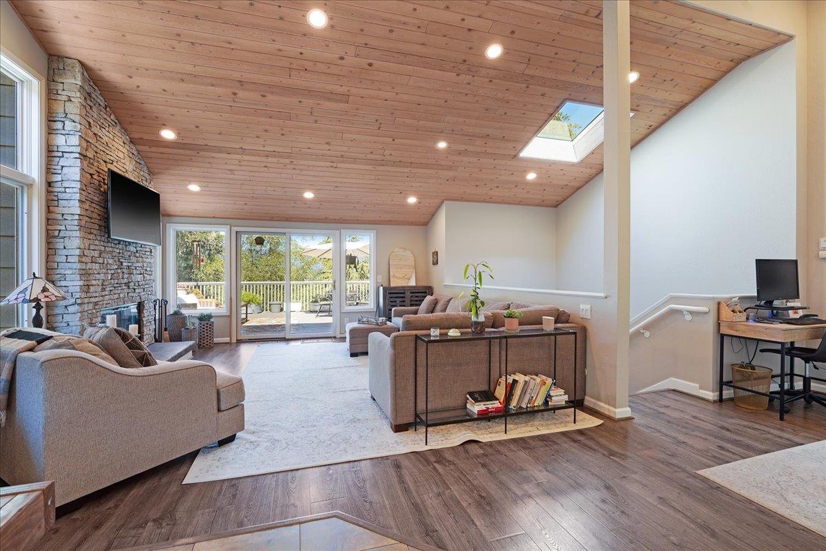 Detail Gallery Image 9 of 40 For 456 Loma Prieta Dr, Aptos,  CA 95003 - 3 Beds | 2 Baths