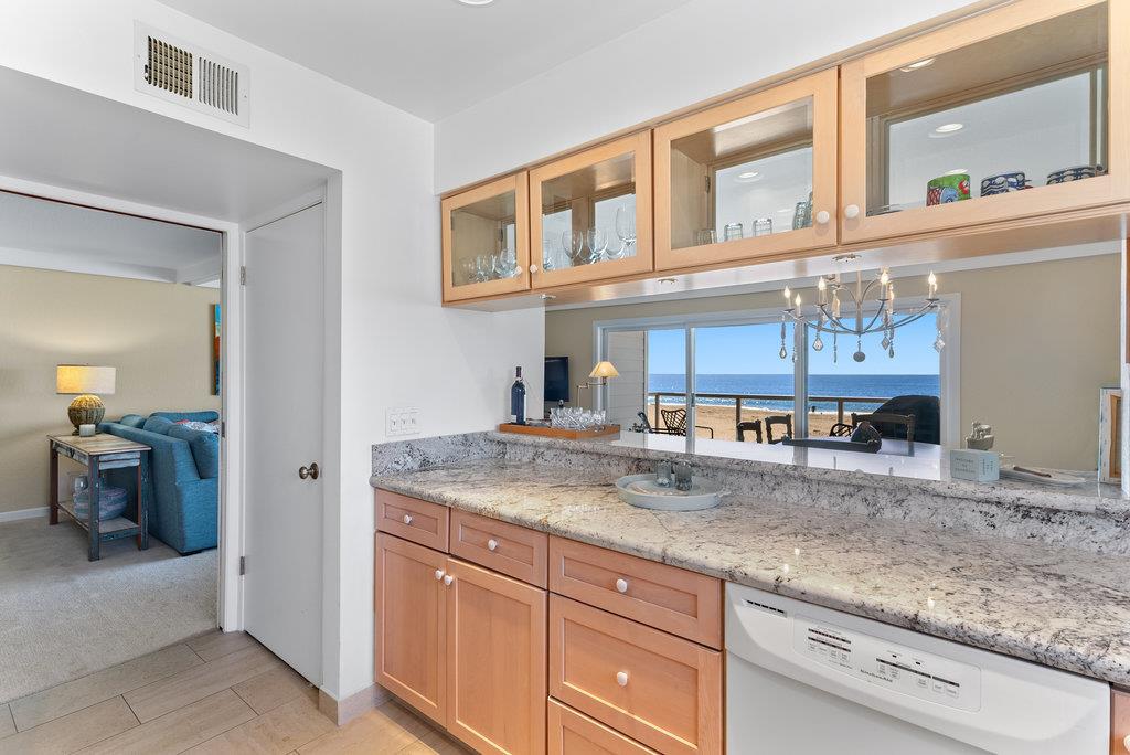 Detail Gallery Image 4 of 33 For 22130 E Cliff Dr 2d,  Santa Cruz,  CA 95062 - 2 Beds | 2 Baths