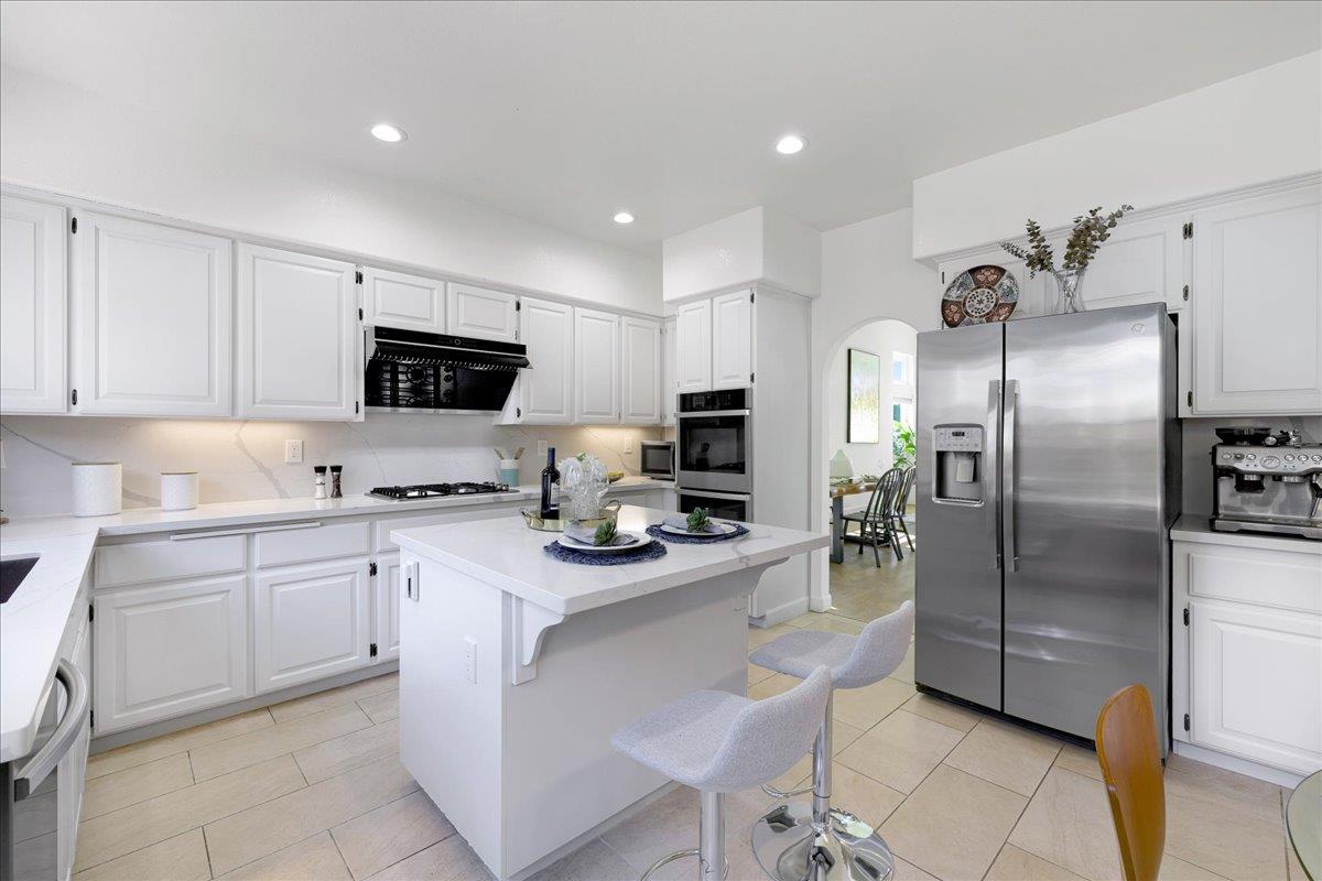 Detail Gallery Image 12 of 58 For 1220 Townsend Park Cir, San Jose,  CA 95131 - 4 Beds | 2/1 Baths